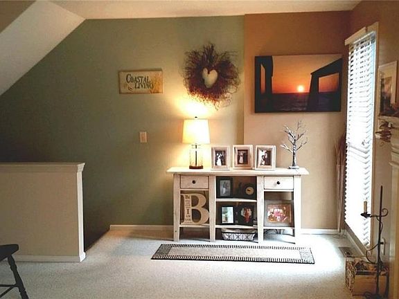 2nd image of 14 Acorn Ln