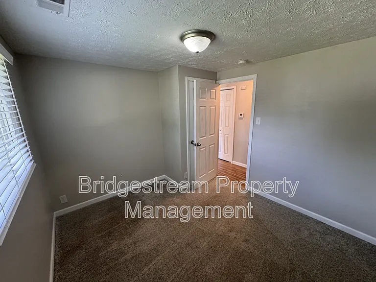 655 Eavey St — Photo 27