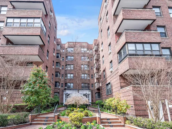 69-40 Yellowston Boulevard image 2 of 15