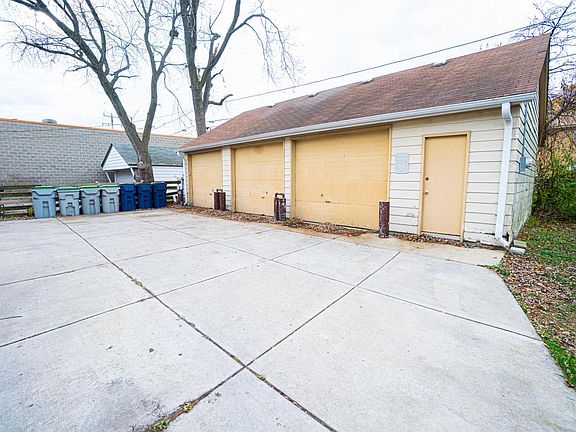 3rd image of 5227 North 60th STREET