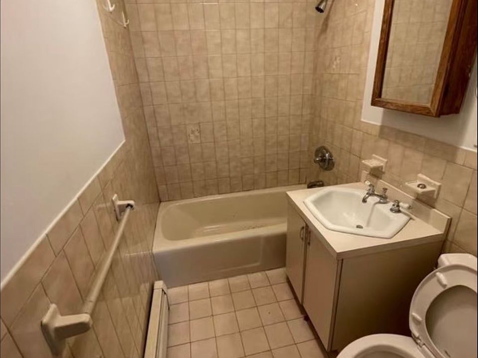 2nd image of 21 Harding Ave Floor 1