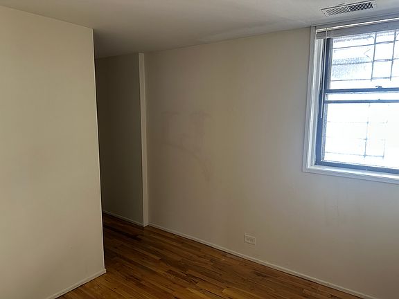 2nd image of 604 W Surf St #2900-604-3