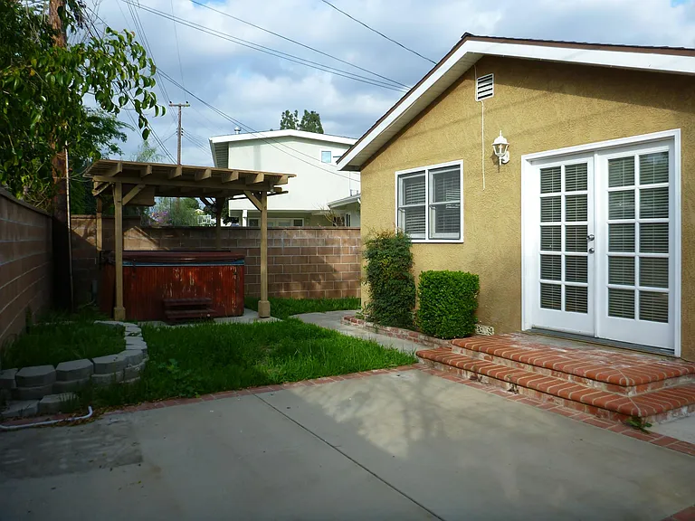 14525 Greenworth Dr — Photo 9