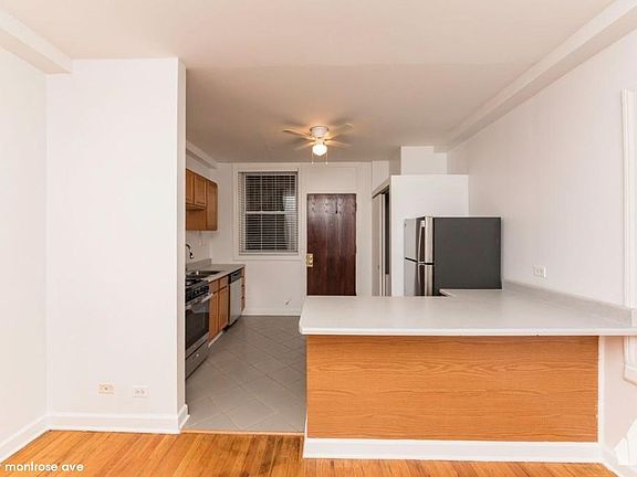 4th image of 1912 W Montrose Ave #1421
