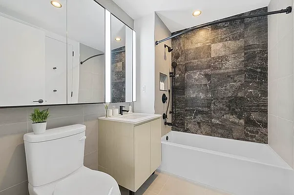 Bathroom, photo 1