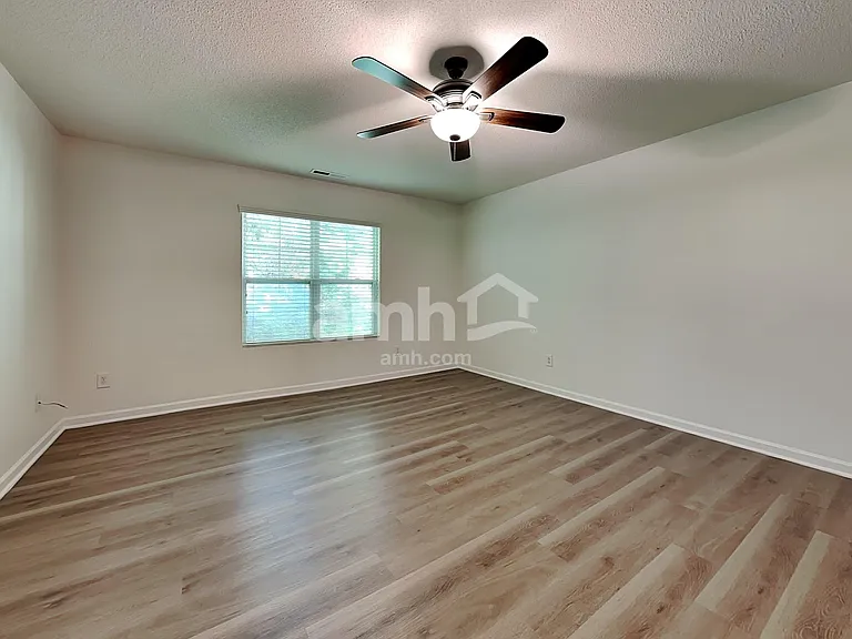 37 Valleyfield Dr — Photo 8