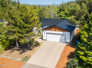 735 SE Bird Ave, Waldport, OR 97394