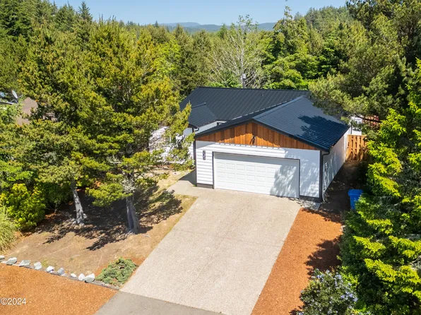 735 SE Bird Ave, Waldport, OR 97394