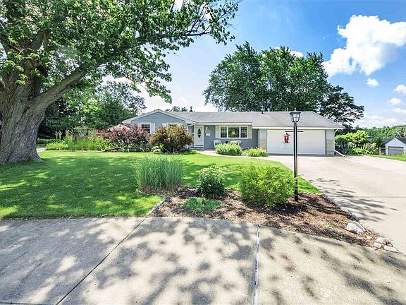 3rd image of 1310 W Michele Ln