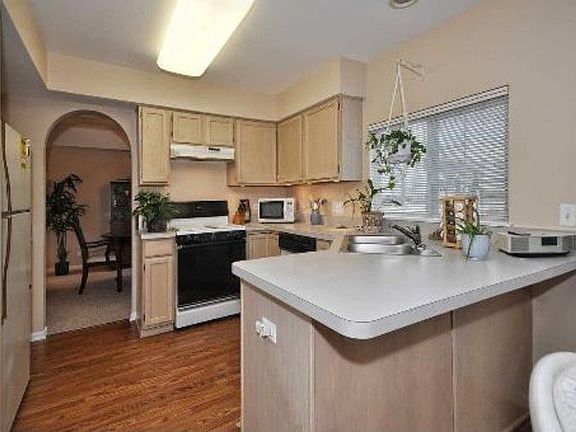 5th image of 1026 Popes Creek Cir