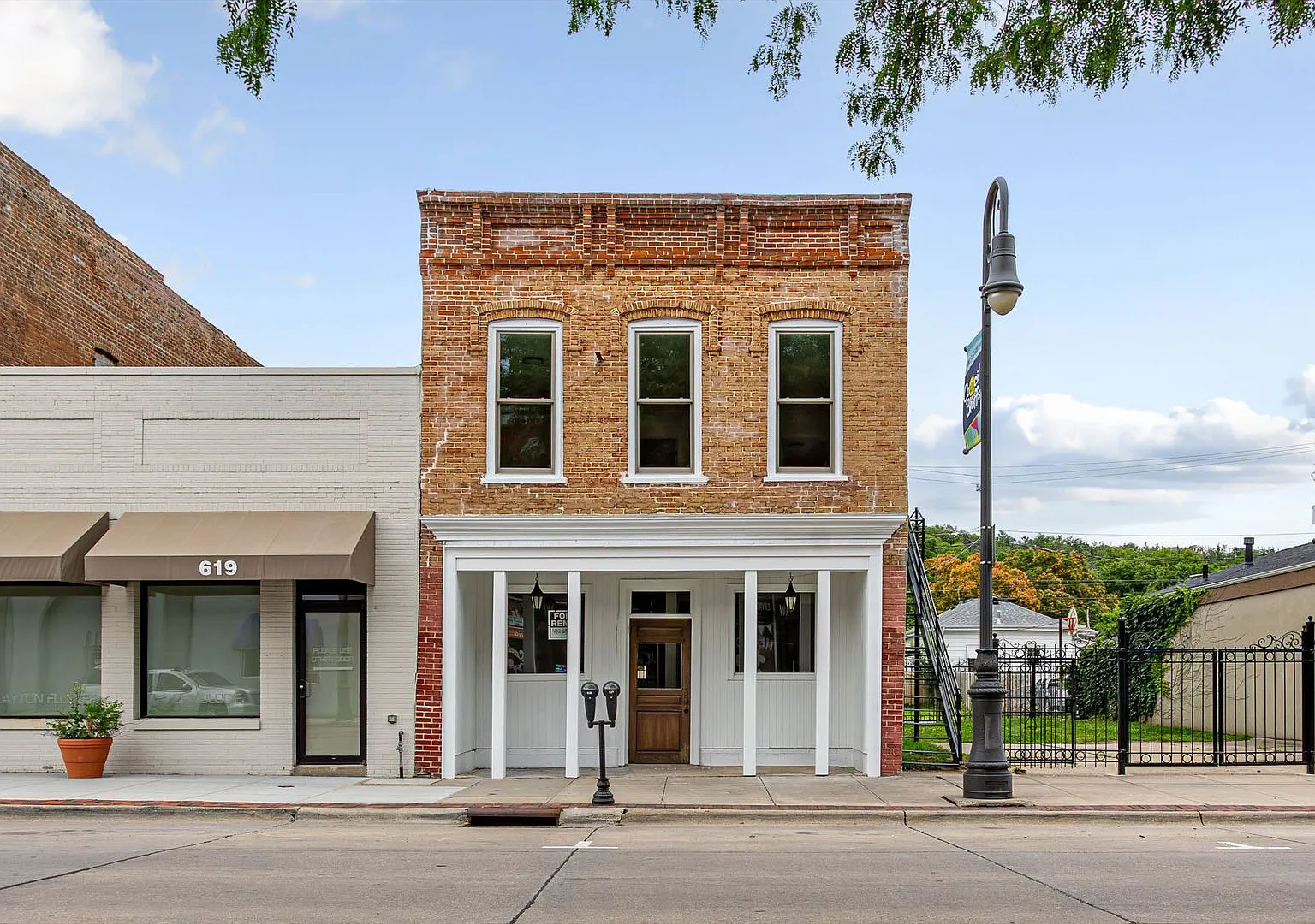 621 S Main St — Photo 1