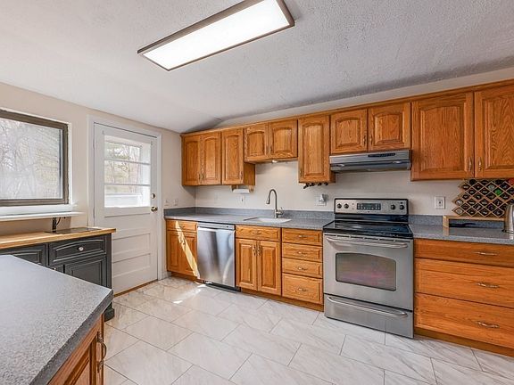 2nd image of 44 Temi Rd