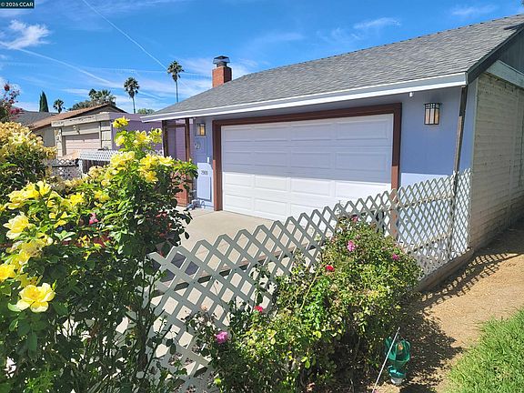 2nd image of 2900 Pear St