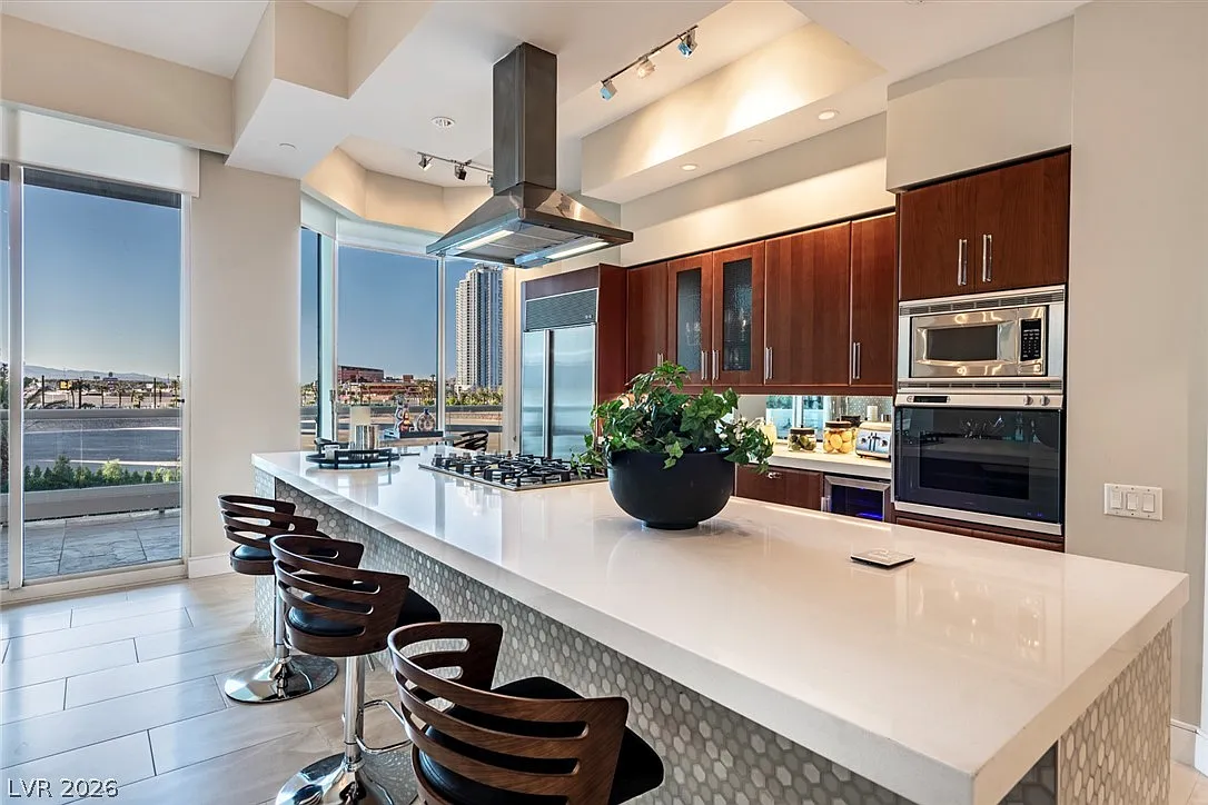 2 bed, 2.0 bath, 1712 sqft, $4,500 — Photo 3