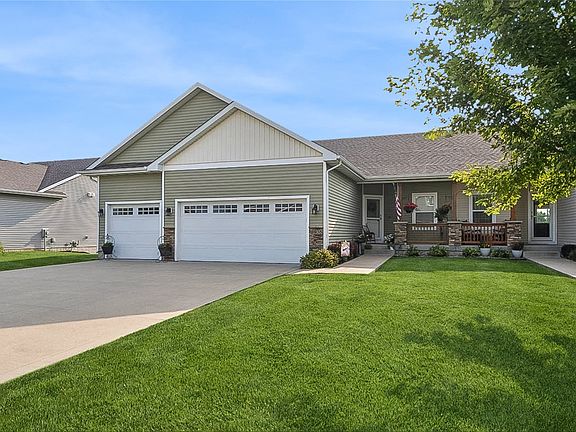 3rd image of 8935 Linden Dr