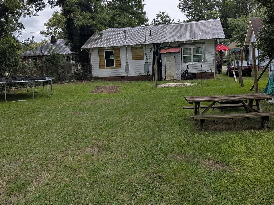 1st image of 926 Holly St