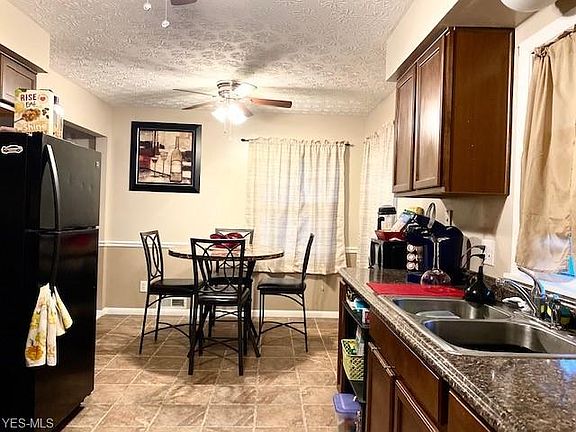 3rd image of 19499 Hathaway Ln