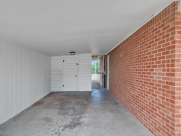 816 W 7th St — Photo 10