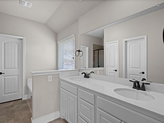 4th image of 3027 Maverick Dr
