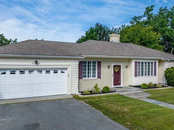 329 Slocum Rd, Dartmouth, MA 02747