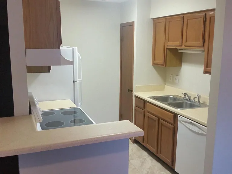 651 Childers St — Photo 3