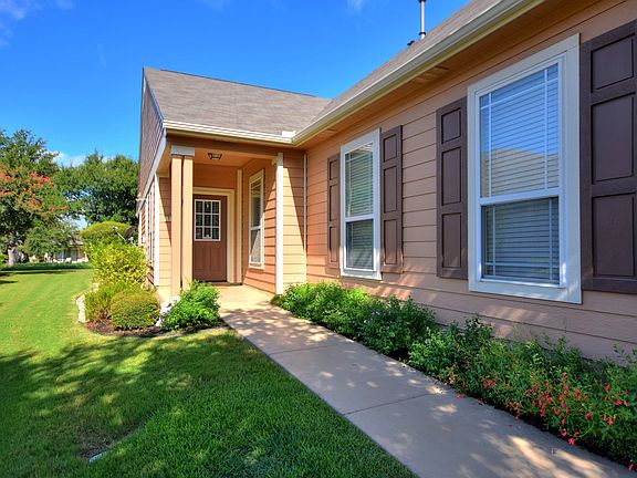 3rd image of 113 Essex Ln