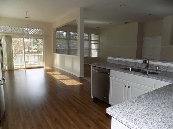 5th image of 46 Summerwinds Dr