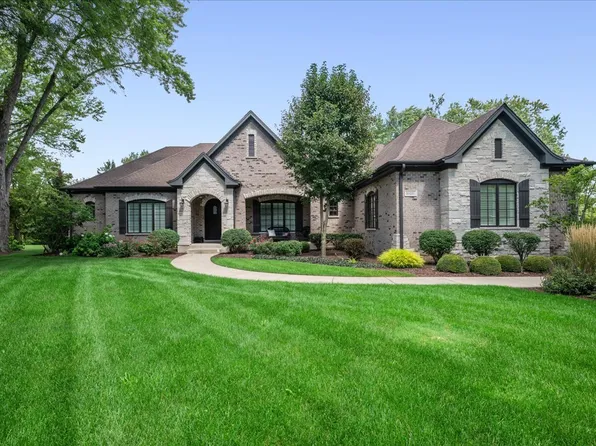 16197 W Woodbine Cir, Vernon Hills, IL 60061