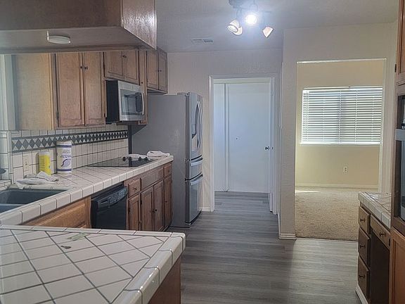 5th image of 522 Dawn Dr