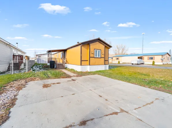 900 W Main St Trailer 60, Tremonton, UT 84337