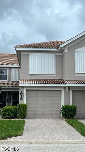 2 bed, 2.0 bath, 1385 sqft, $5,600 — Photo 1