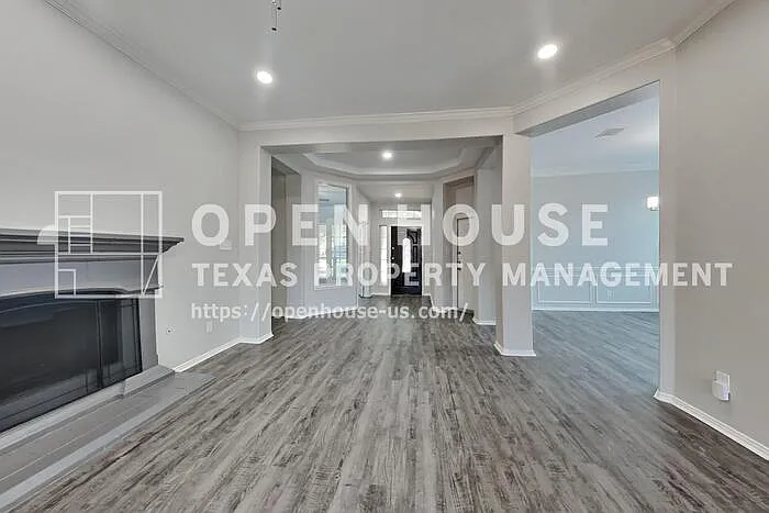4 bed, 2.0 bath, 2418 sqft, $2,550 — Photo 4