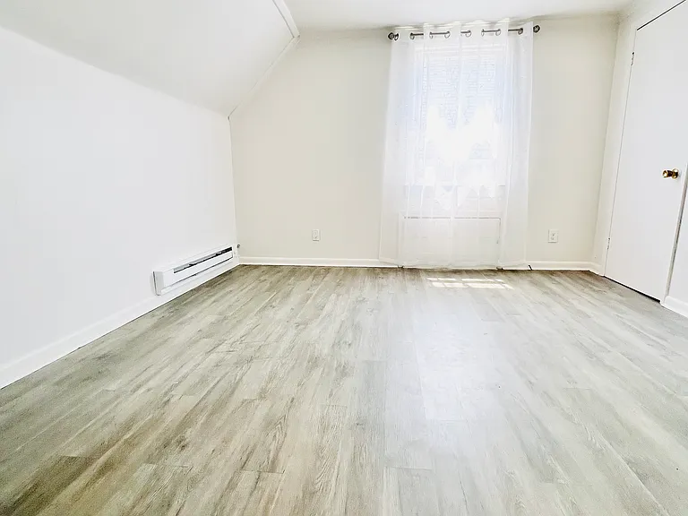18 Pershing St — Photo 13