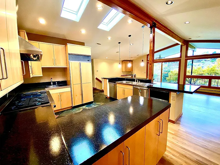 306 E Curling Dr — Photo 17