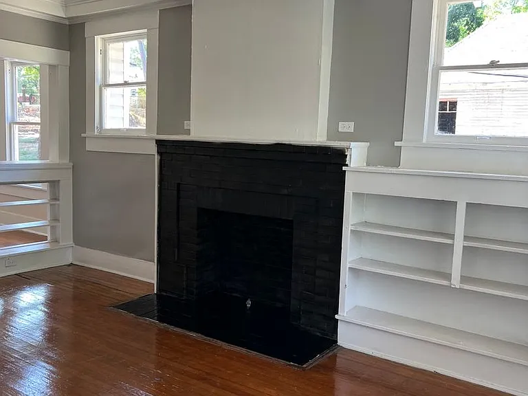 1025 Foster St — Photo 6