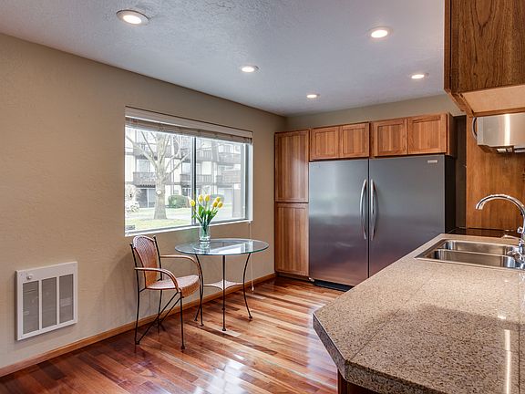 3rd image of 315 S Shoreline Dr Unit 1