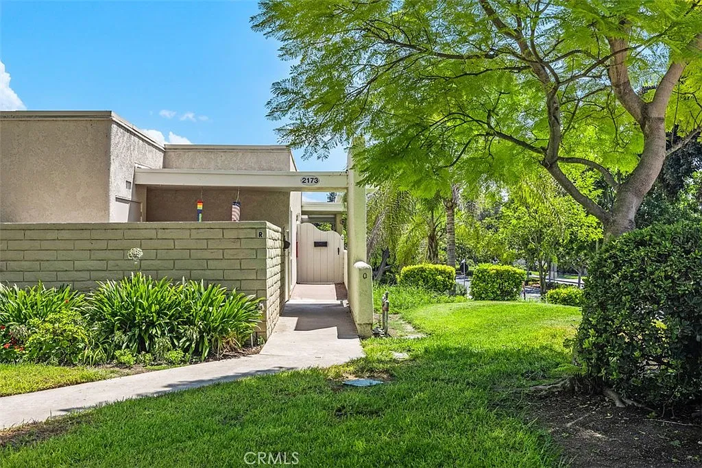 2 bed, 866 sqft, $3,200 — Photo 4