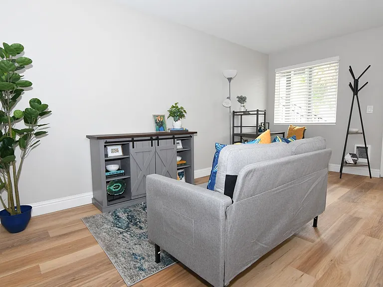 310 Pine St — Photo 22