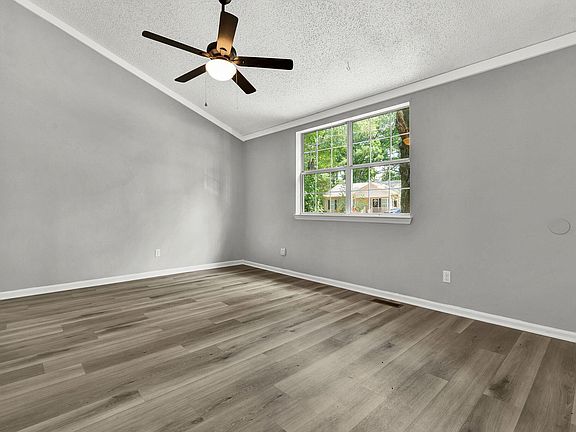 3rd image of 1911 Dupont St