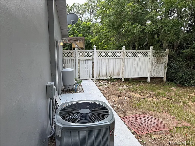 1405 Eden Dr — Photo 16