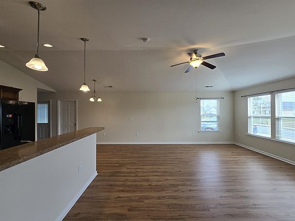 3rd image of 1328 Valor Rd