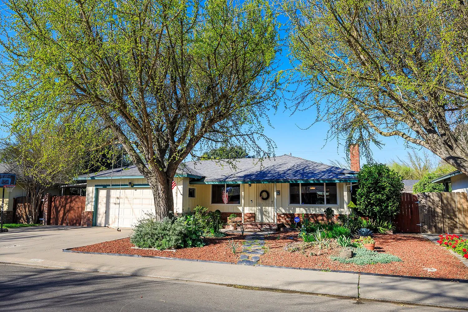 1509 Sandalwood Dr photo 1