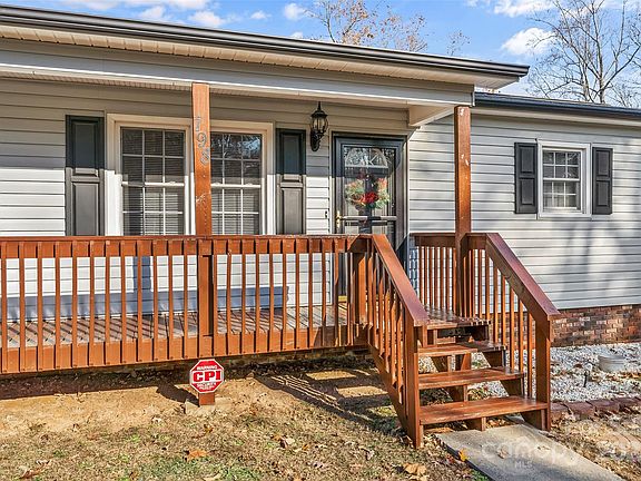 4th image of 798 Skie Cir SE