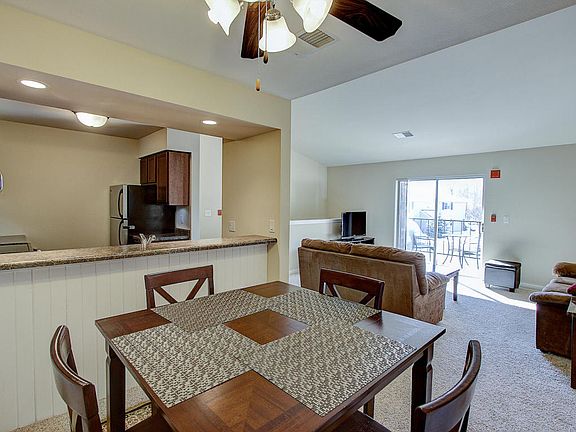 4th image of W168N11062 Ashbury Cir