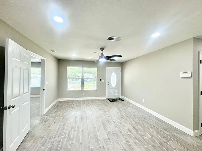 329 Edge Ave — Photo 3