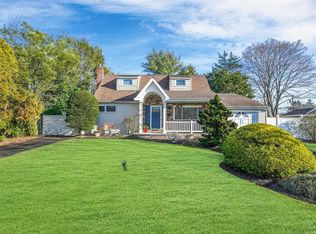 19 Orchid Ln, Commack, NY 11725
