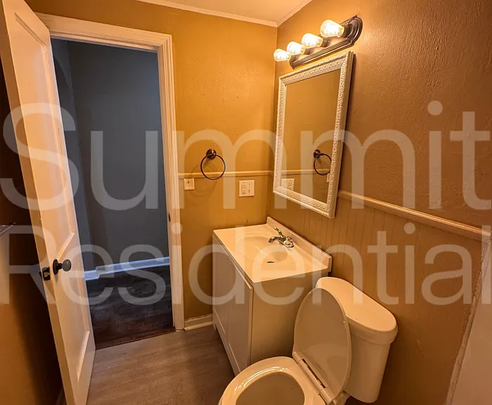 2500 NE 46th St — Photo 10