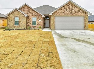 1603 Summercrest Dr, Cleburne, TX 76033