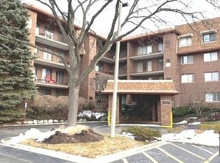 101 Old Oak Dr APT 105, Buffalo Grove, IL