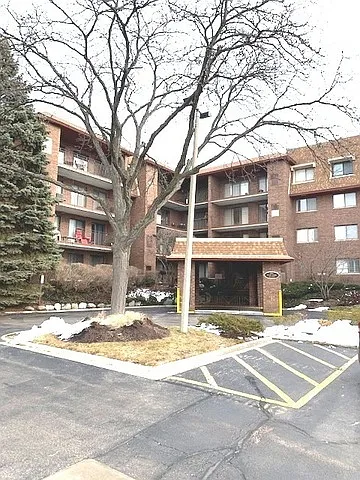 101 Old Oak Dr APT 105 photo 1